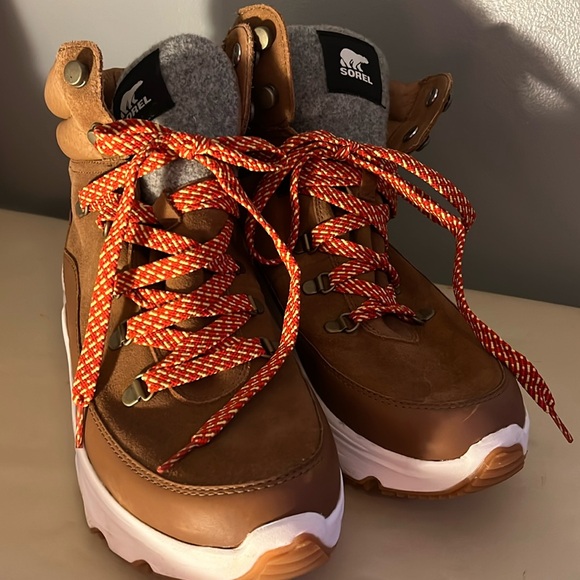 WOMEN'S KINETIC™ BREAKTHRU CONQUEST SNEAKER BOOT size 12 - Picture 2 of 5